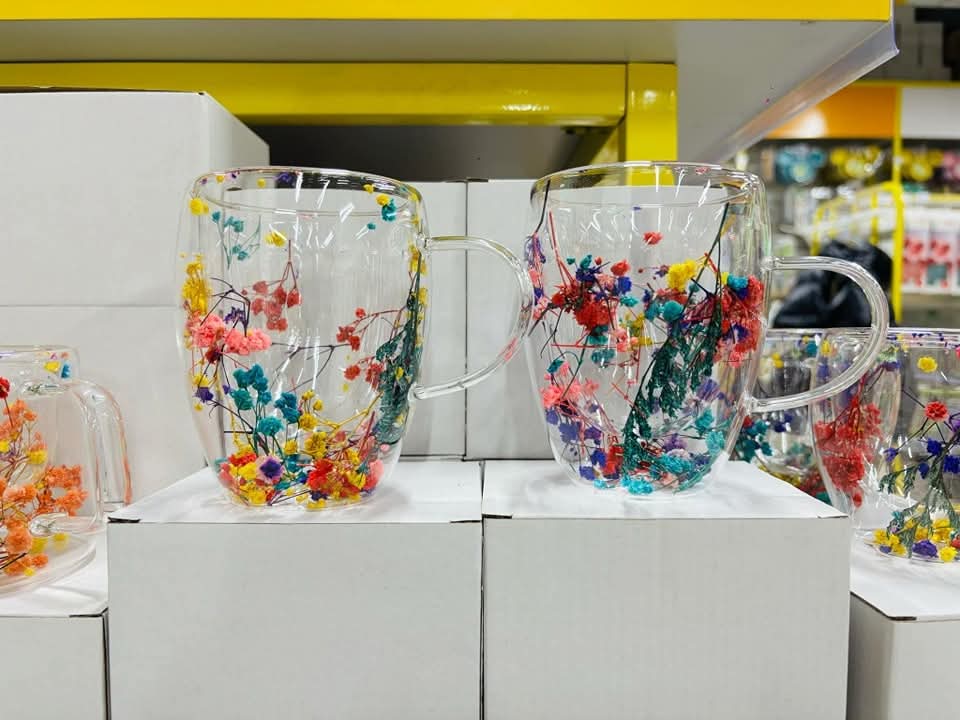 аяга цэцэгтэй том